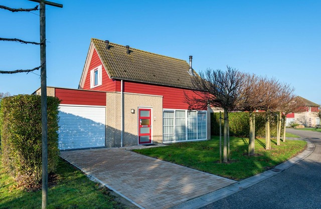 Antibes 280 - Kustpark Village Scaldia - Detached holiday home directly at the lake with spacious garage and bicycle storage.