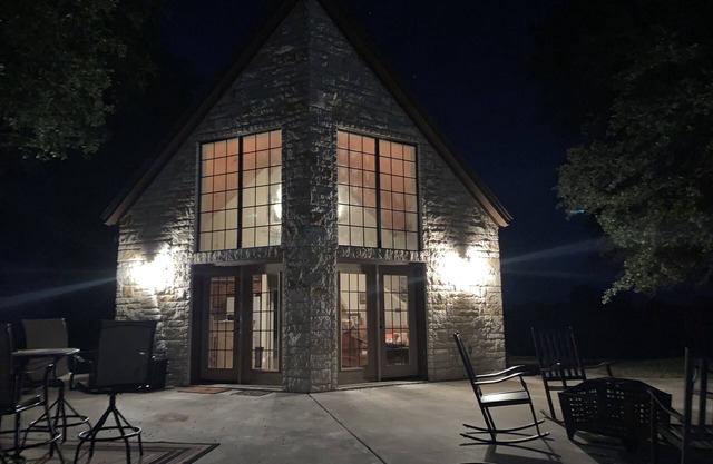ANTLER OAKS CABIN