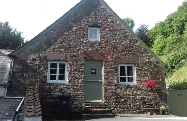 ANVIL COTTAGE, pet friendly, character holiday cottage in Blakeney