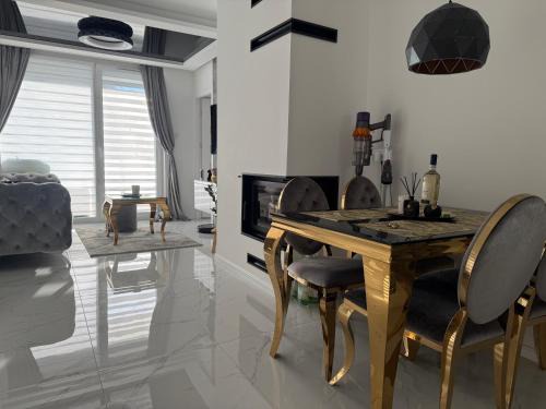 Apartament z basenem i kominkiem ,baltic sun”