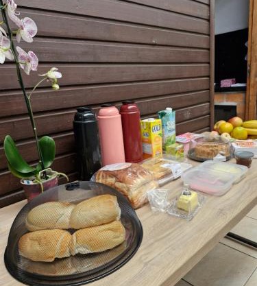Apartamento 3,3km oktoberfest até 2 pessoas com opção de café da manhã