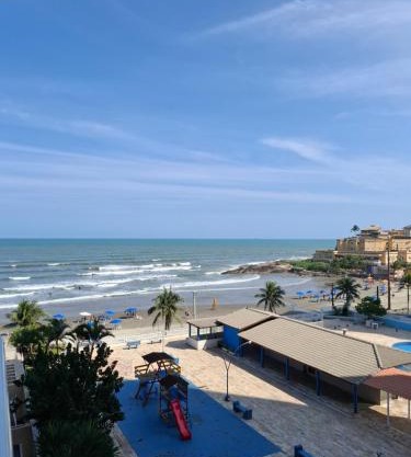 Apartamento, ampla sacada com vista para o mar!