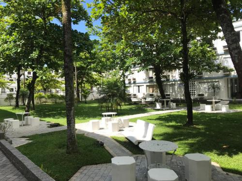 Apartamento Guarujá Enseada Caravela - próximo da praia - com ar condicionado e vaga para carro