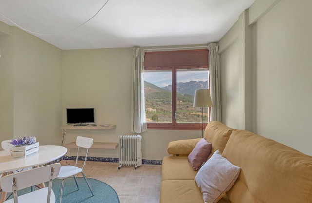 Apartment 'El Campanar' with Shared Garden and Wi-Fi