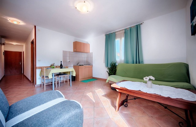 Apartments Daniela (53951-A1) - Pasadur - island Lastovo