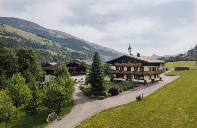 Apartment '2' with Mountain View, Balcony & Wi-Fi
