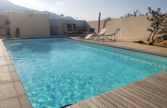 Apartment 5 minutes drive from town center with no parking problems