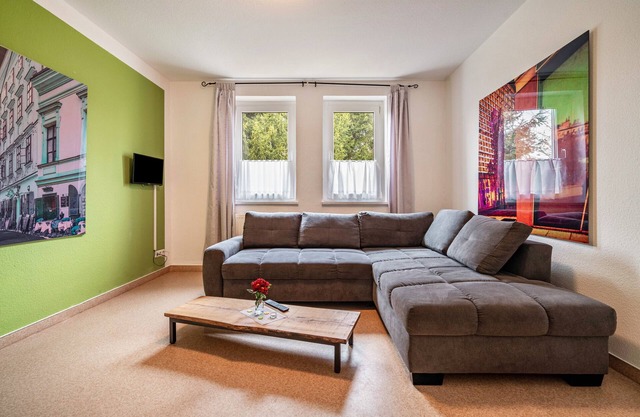 Apartment '6' with Shared Garden