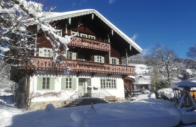 Apartment "Aquamarin" in traditional Austrian wooden chalet