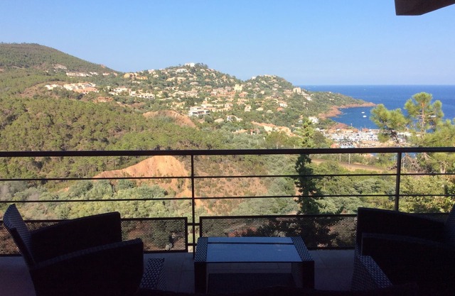 Apartment between sea and esterel
