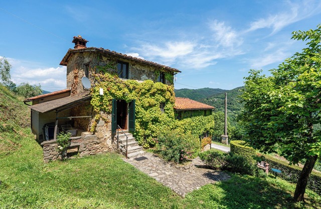 Apartment 'Casa Grande' with Mountain View, Shared Pool and Wi-Fi