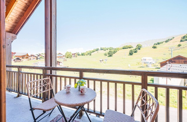 Apartment 'Charmant Duplex Au Pied Des Pistes' with Mountain View, Balcony and Wi-Fi