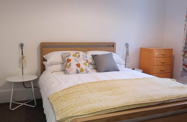 Apartment-Classic-Separate Private Bathroom-Street View-Coastal Escape...