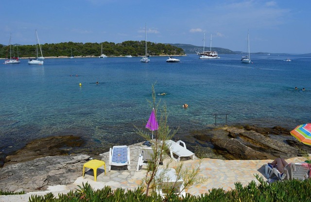 Apartment Davor - 20m from sea : A2(2+2) - Mali Iz (Island Iz), Zadar riviera, Croatia