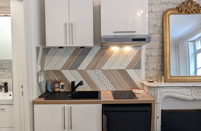 Apartment-Deluxe-Ensuite with Bath-Street View