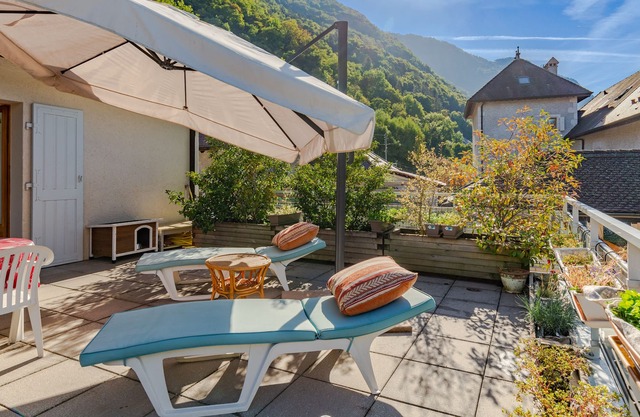 Apartment 'Domaine du Prieuré' with Mountain View, Terrace & Wi-Fi