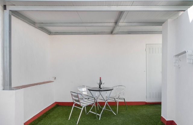 Apartment 'El Pescador' with Sea Views, Private Terrace and Wi-Fi