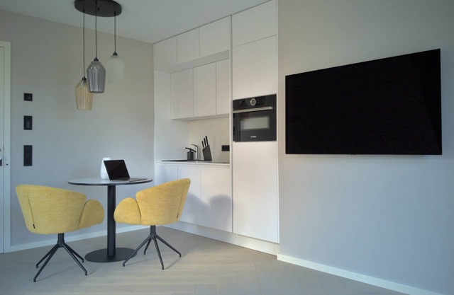 Apartment-Ensuite with Bath-Balcony