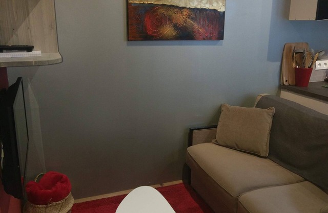 Apartment-Ensuite with Shower-Coquelicot