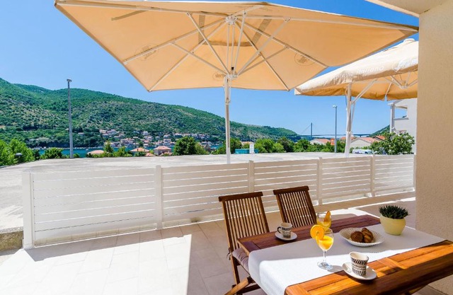 Apartment Festina Lente