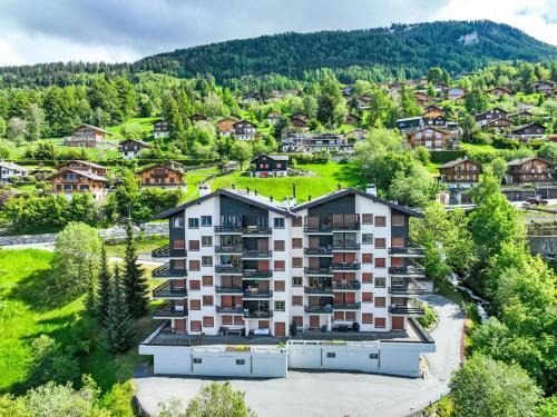 Apartment Foret E3 by Interhome