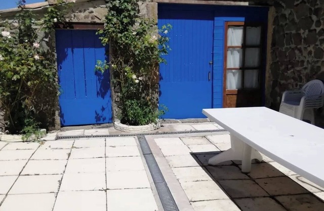 Apartment 'Gîte L'ecureuil' with Shared Pool, Private Terrace and Shared Garden