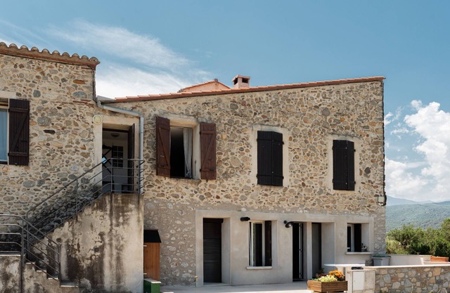 Apartment 'Gite Le Canigou 3 Étoiles' with Mountain View, Private Terrace and Wi-Fi