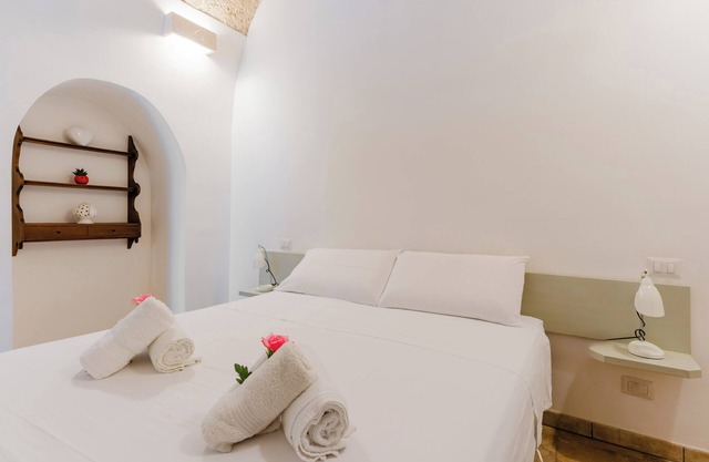 Apartment 'Helga' with Shared Terrace, Wi-Fi and Air Conditioning