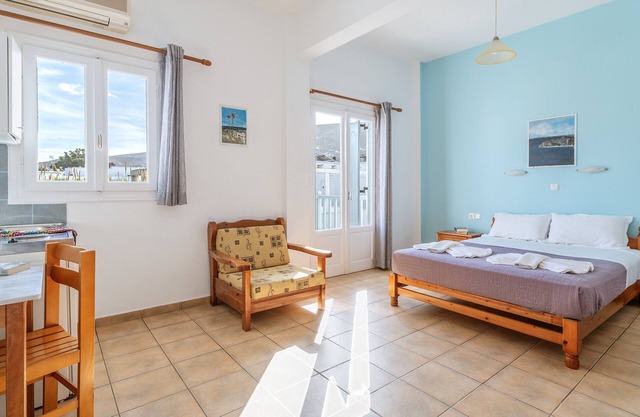Apartment In A Hotel 'Livadia Studio A Paros' with Sea View, Wi-Fi and Air Conditioning