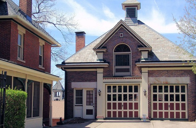 Apartment In An 1882 Carriage House
