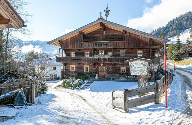 Apartment in rustic farmhouse, close to ski bus