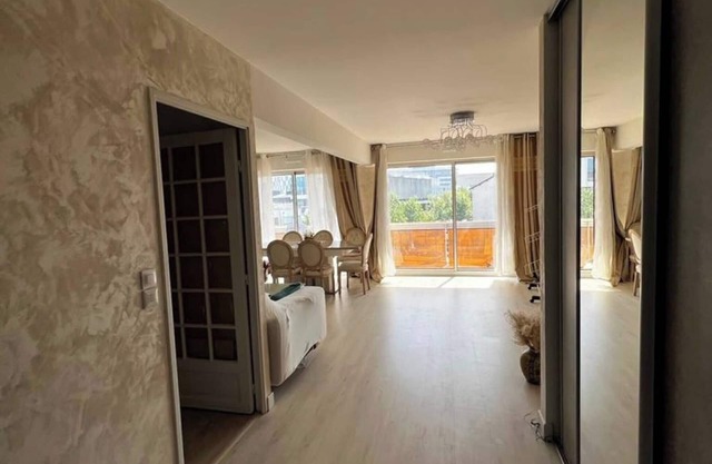 Apartment in the city center and close to the Parc Des Expositions