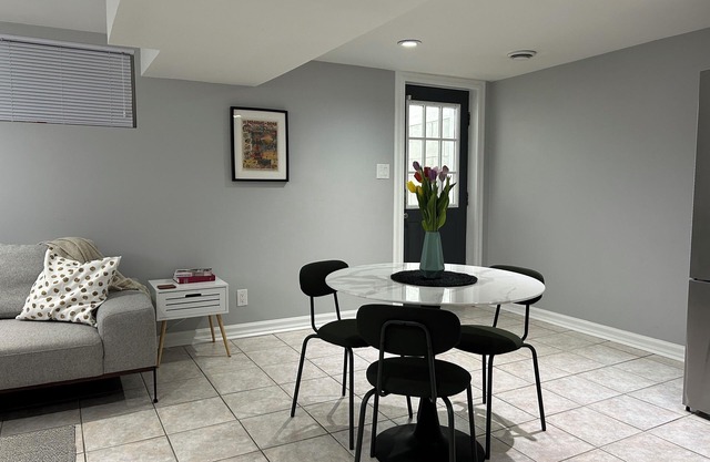 Apartment in Toronto, cozy two bedroom in the heart of East York