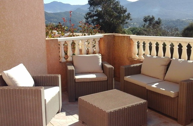 Apartment in villa with large terrace and mountain view