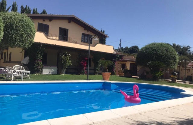Apartment in villa with swimming pool, hydromassage, garden