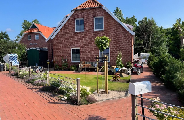 Apartment 'Inselhuuske I' with Private Terrace, Private Garden and Wi-Fi