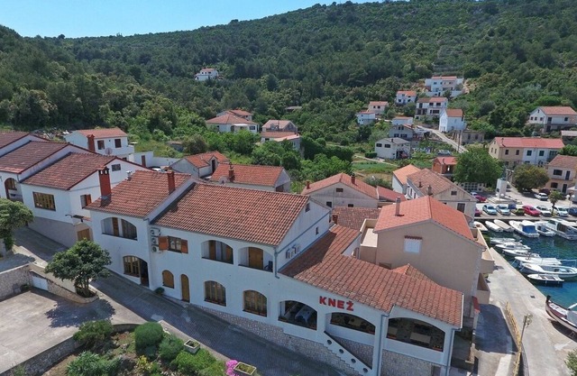 Apartment Knež with its unique island location will make your stay fullfiled