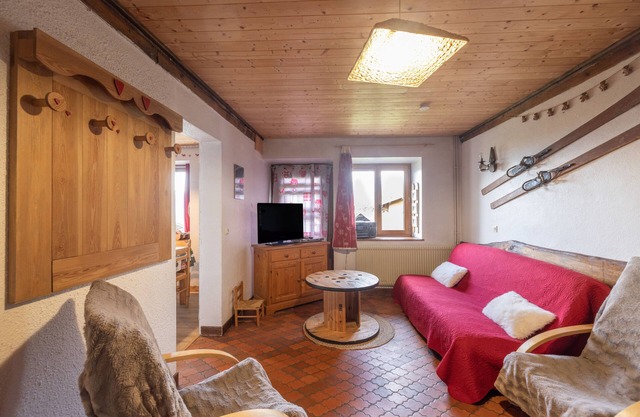 Apartment 'La Charbonnière' with Mountain View, Private Garden and Wi-Fi