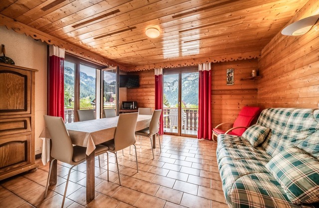 Apartment 'La Flèche D'Argent - 6 People' with Mountain View, Balcony and Wi-Fi