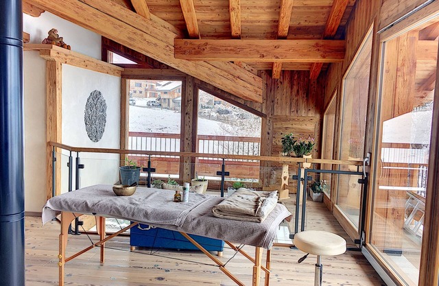 Apartment 'La Grande Étoile' with Mountain View, Private Terrace and Wi-Fi