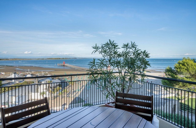 Apartment "La Terrazza Sul Faro" with Sea View, Balcony and Wi-Fi