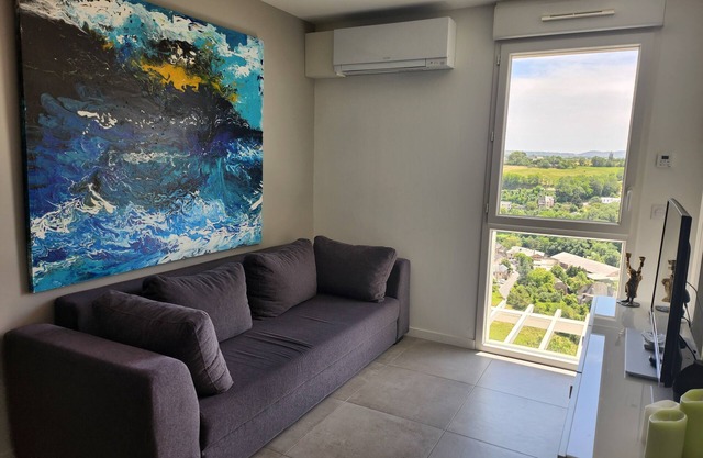 Apartment La Luz Equinoxe 5 minutes from Rodez city center. Quiet and close by!