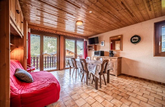 Apartment 'Le Rooky - 4 Pers' with Mountain View, Balcony and Wi-Fi