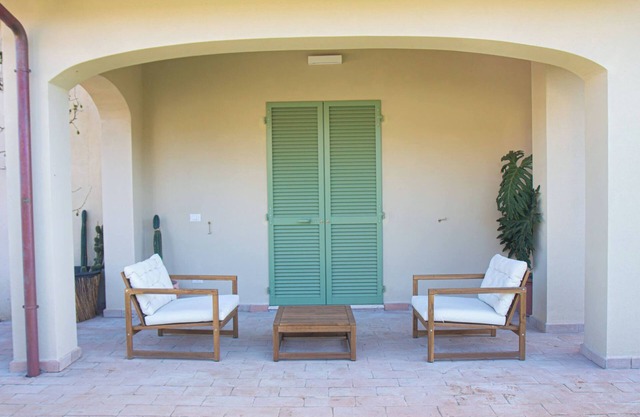 Apartment 'Leccino' with Shared Pool, Wi-Fi and Air Conditioning