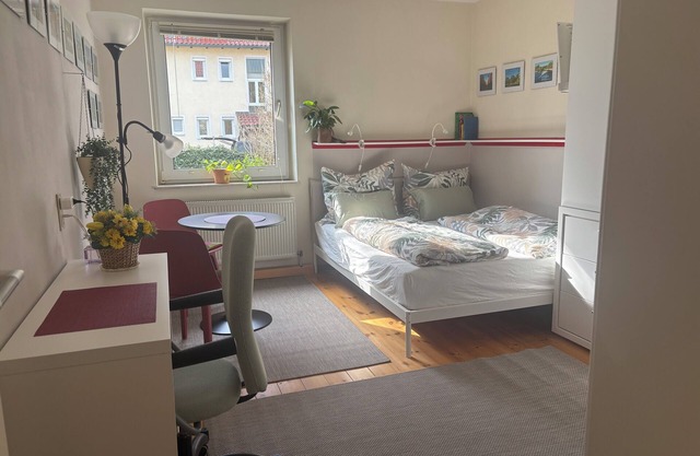 Apartment M-North, directly at the subway, 15' to the center