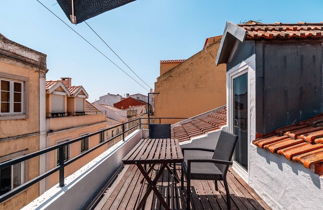 Apartment 'Madragoa' with Private Terrace, Balcony and Wi-Fi