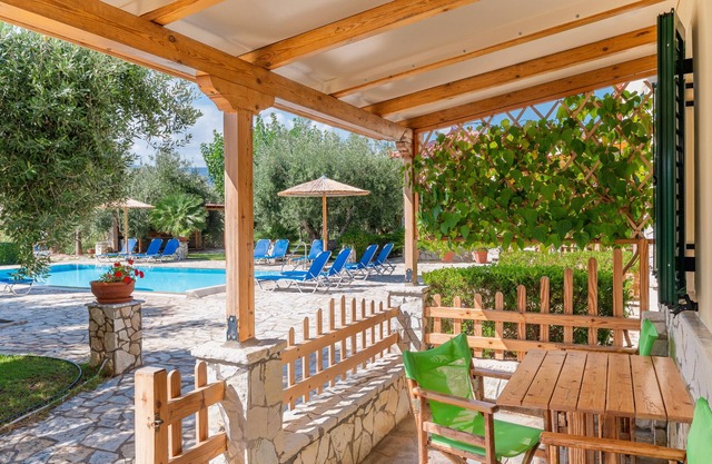 Apartment 'Maisonette with Private Patio 1' with Mountain View, Wi-Fi and Air Conditioning