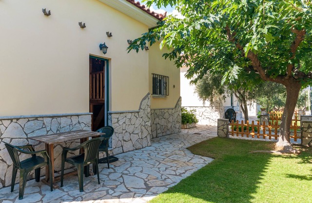 Apartment 'Maisonette with Private Patio 3' with Mountain View, Wi-Fi and Air Conditioning