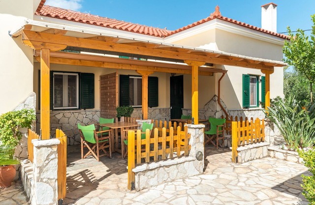 Apartment 'Maisonette with Private Patio 5' with Mountain View, Wi-Fi and Air Conditioning