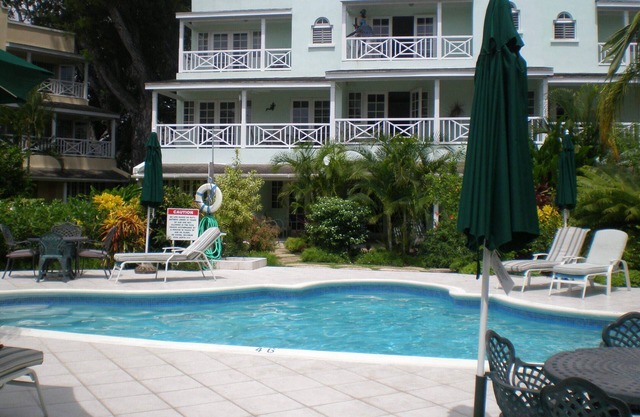 Apartment Margate Gardens opp ,Beach, Sea,Tapas Restaurant, Mall 3Bed 3Bath